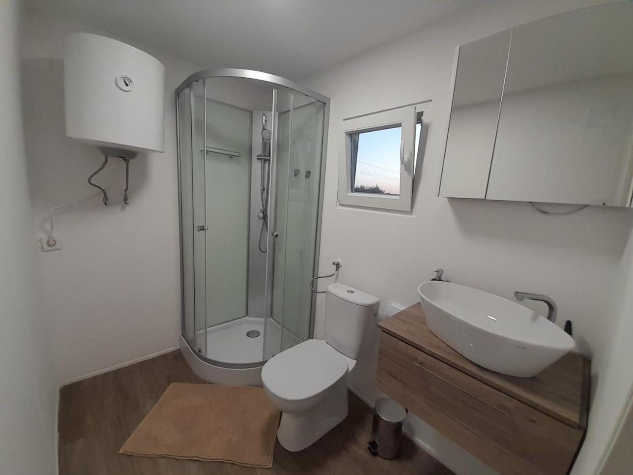 Tiny House Lily With Jacuzzi Apartment Свети свети Филип и Яков Екстериор снимка
